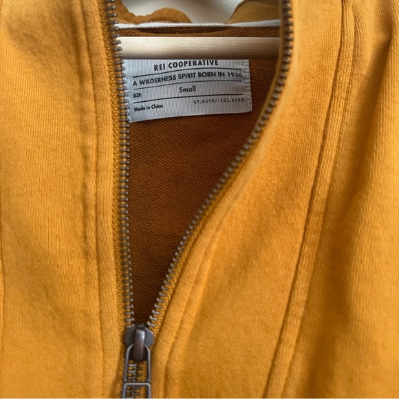 REI CoOp Mens Quarter Zip- Mustard/Maize - Picture 3 of 5